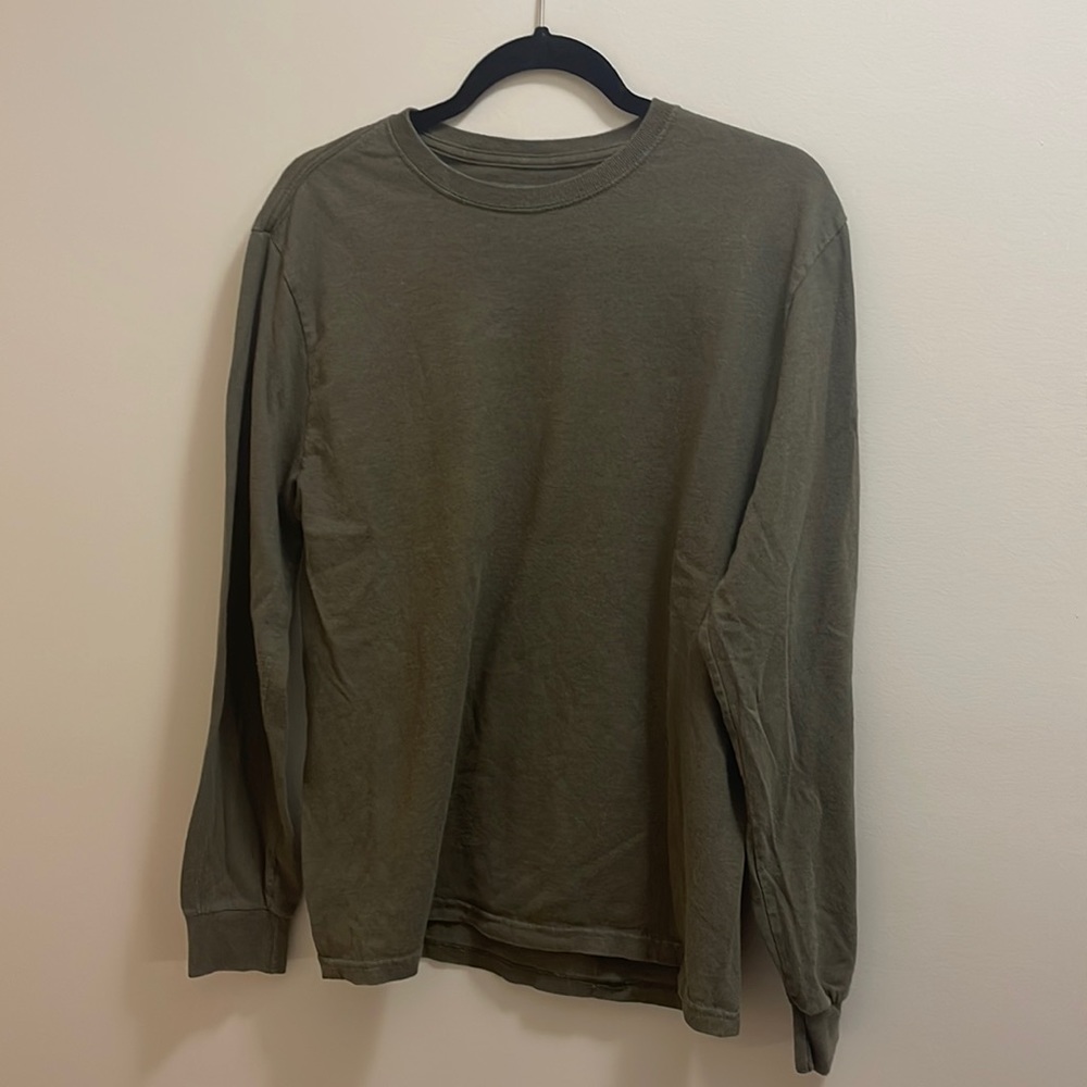 Medium long sleeved tee